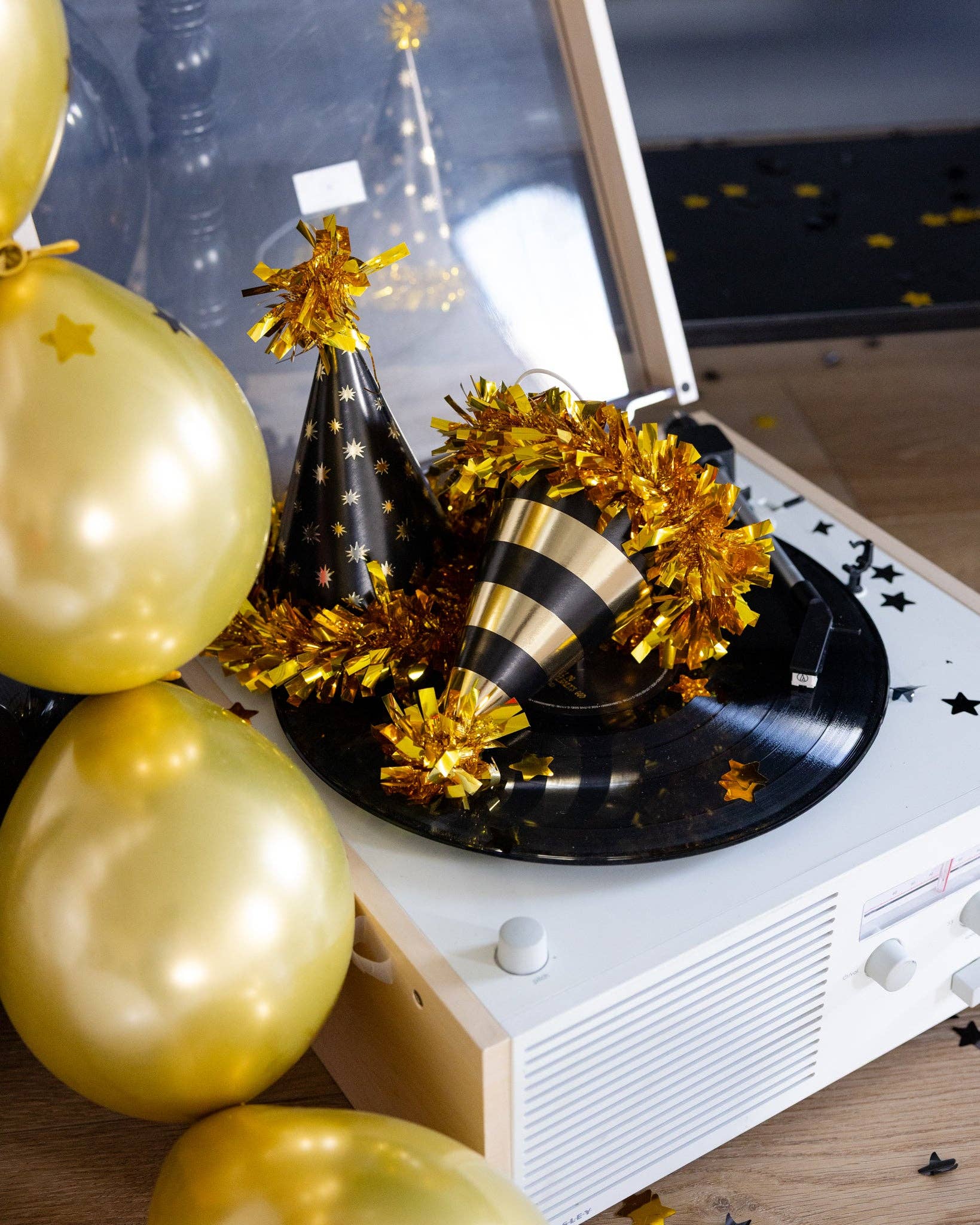 Black and Gold Party Hats - 8CT