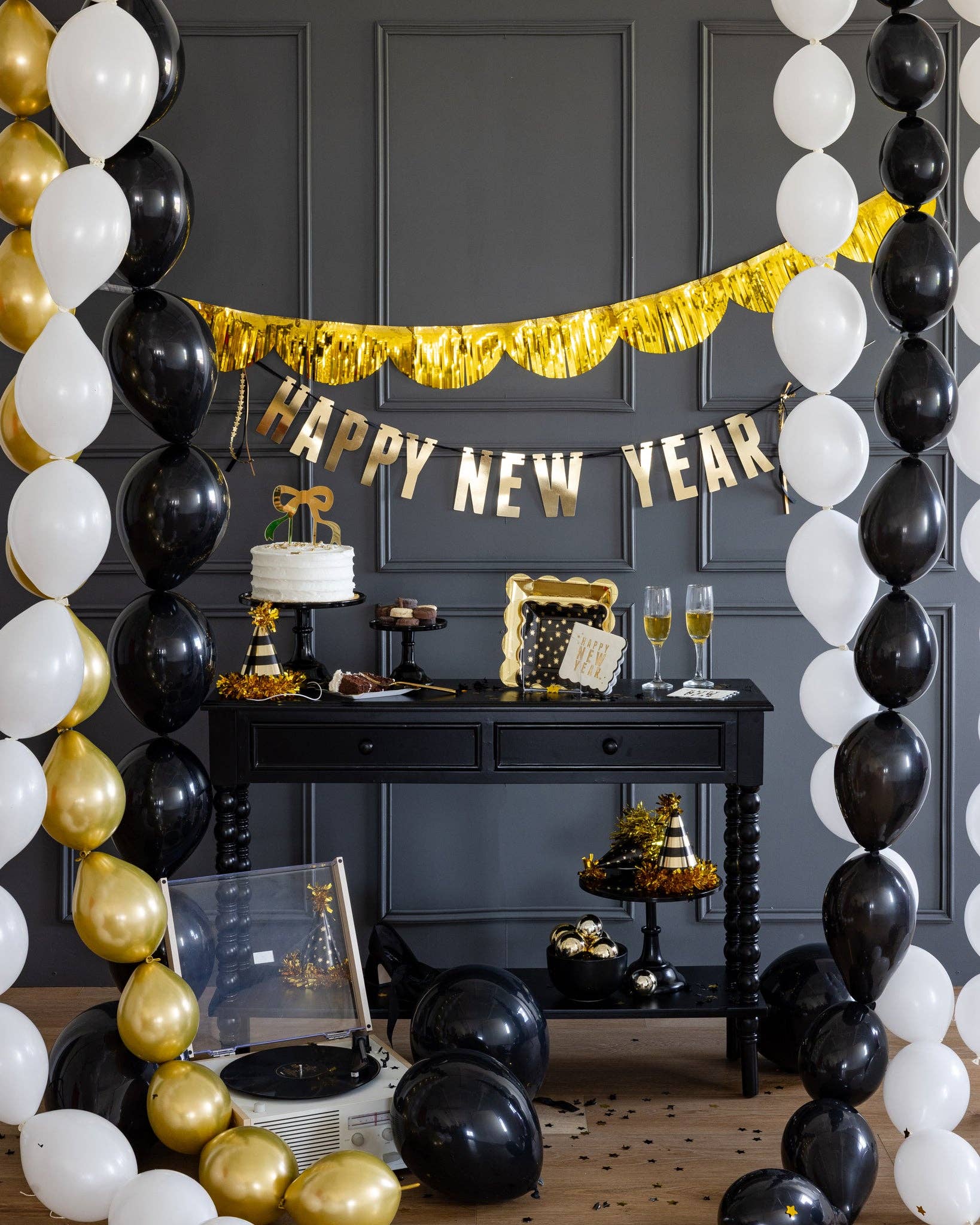 Black and Gold Party Hats - 8CT