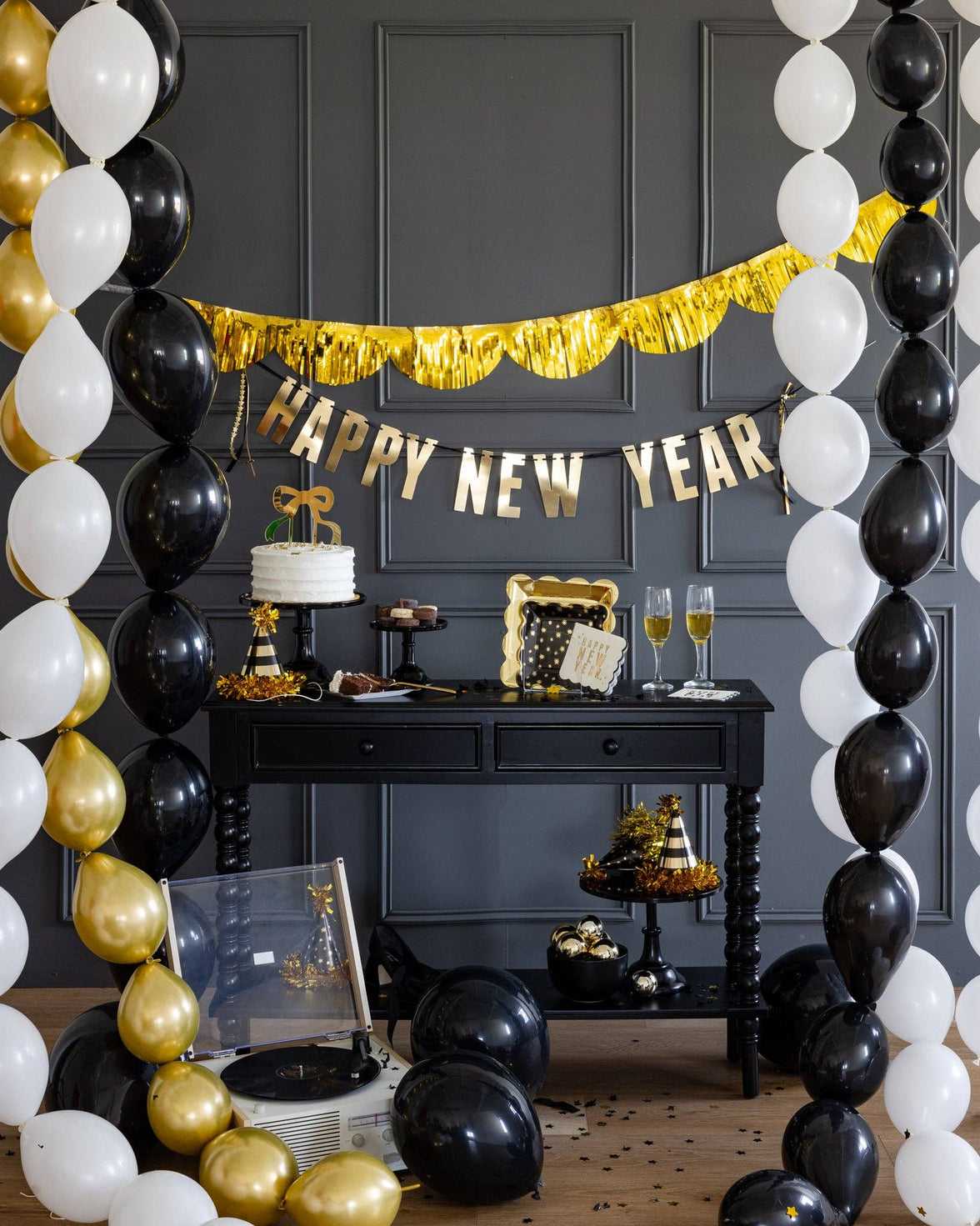 Black and Gold Party Hats - 8CT