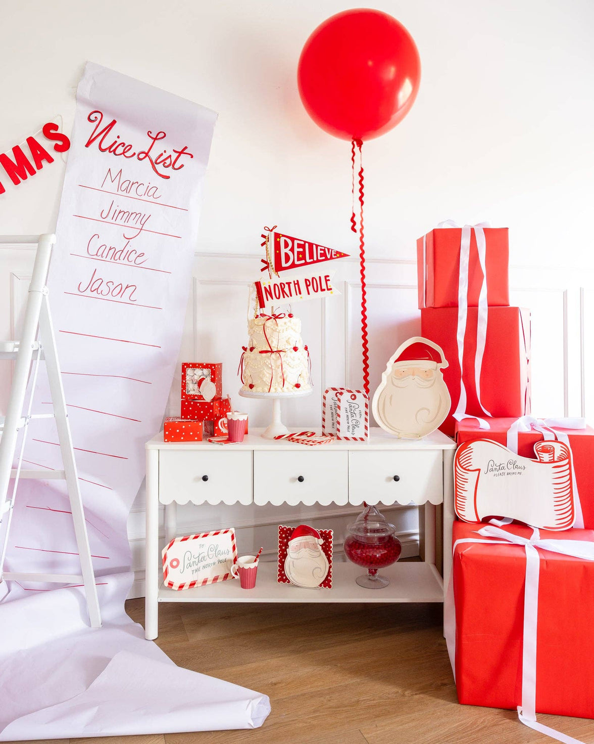 Large Red Star Plates - 8CT