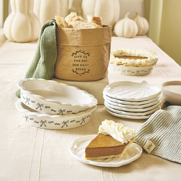 Ceramic Pie Plate with Black Bows