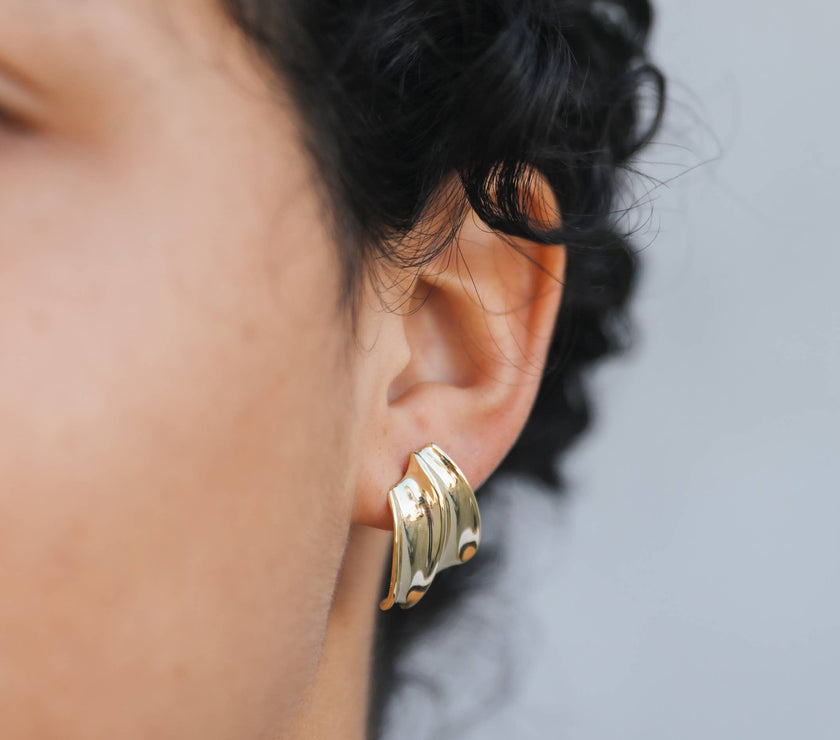 Bold Wave - Gold Earrings